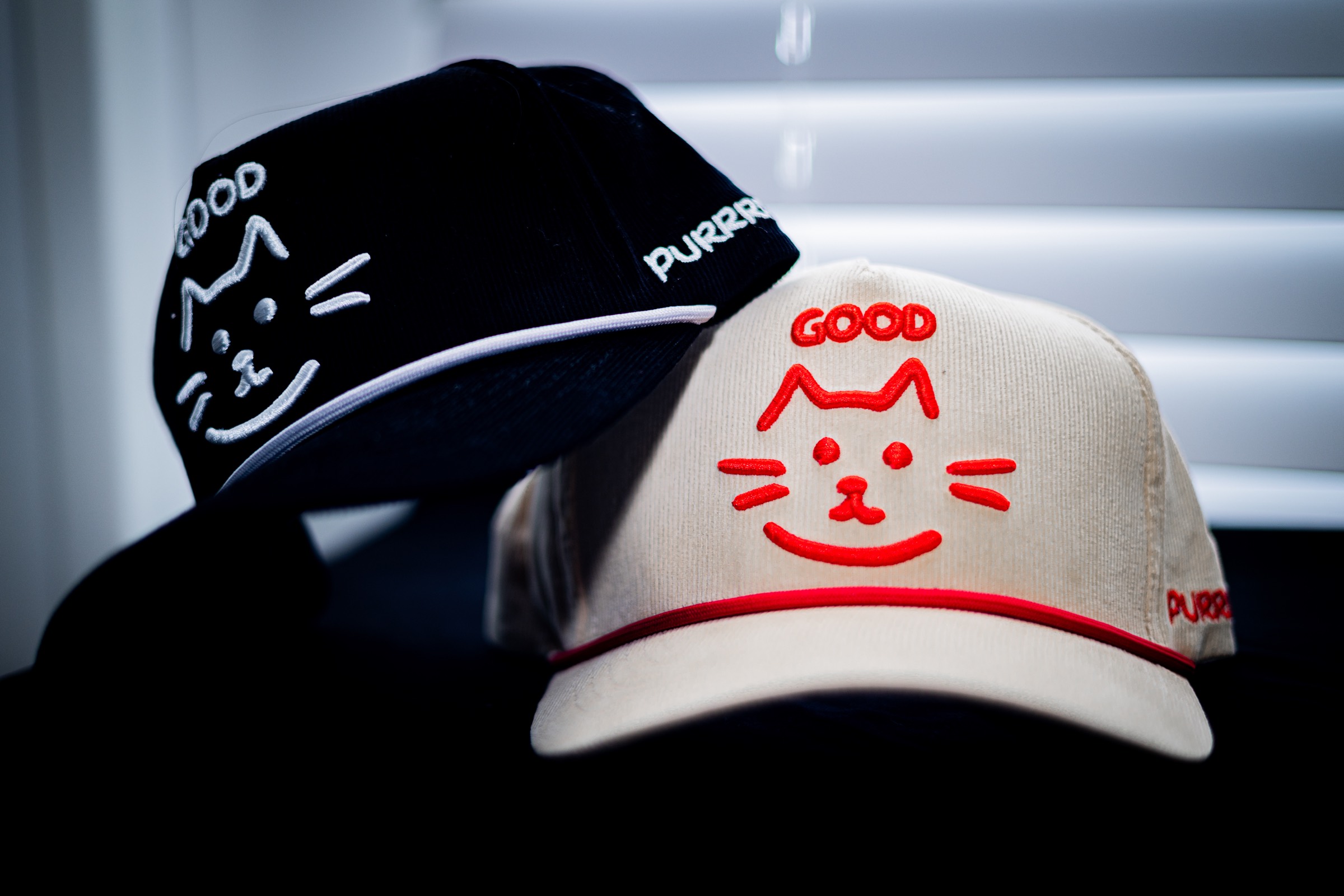 GOOD Cat cap in Cream and Red